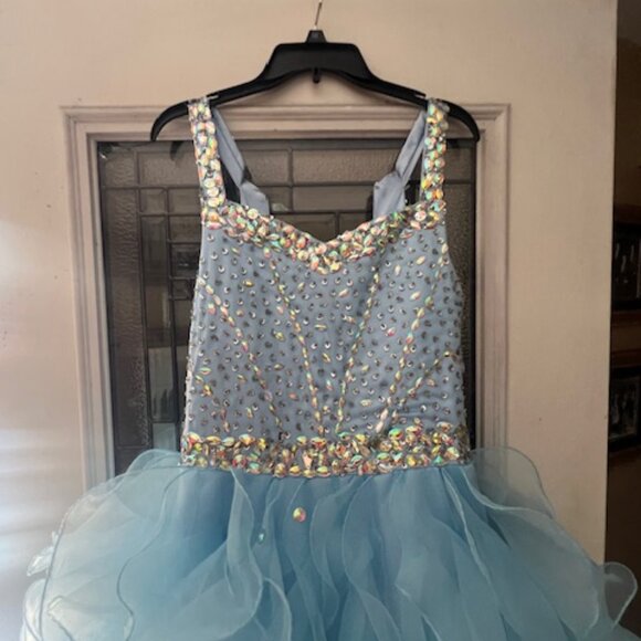 Beautiful Party dress , Great for Quinceanera , Sweet 16, Pageants - Picture 2 of 3